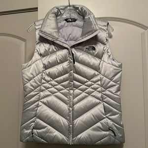 The North Face Puffer Vest sz M. NWOT!